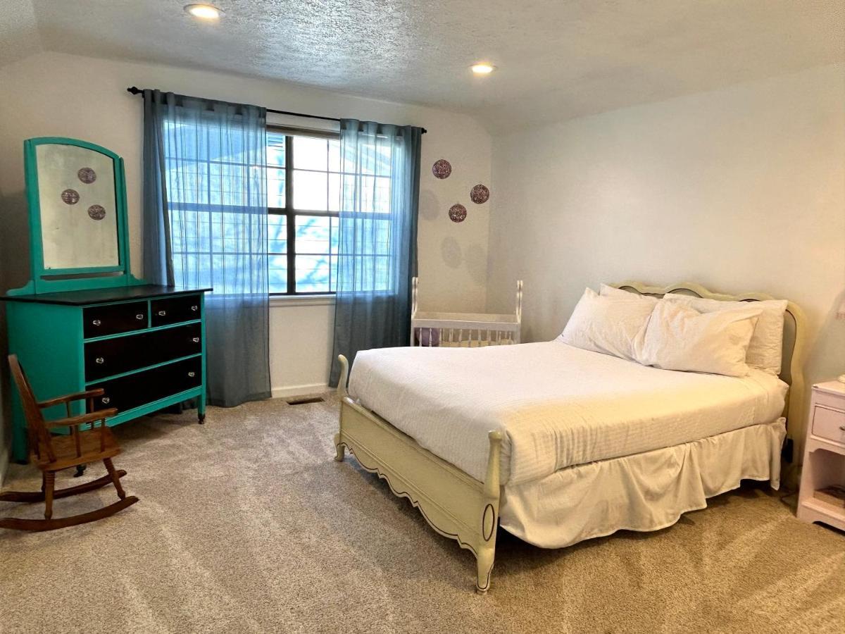 Experience Nirvana With Artwork Collections From Around The Globe Located In Lakewood Neighborhood In Se Boise Next To A Park, Minutes From Bown Crossing And The Boise River, 10 Minutes To Downtown, 4 Beds, Sleeps 8, Pets Welcome In Large Fenced In Y Экстерьер фото